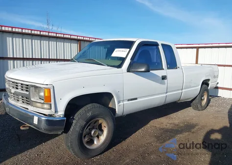 1998 Chevrolet C/K 1500 Silverado Fleetside z USA, uszkodzony, nr VIN 1GCEK19M5WE201819